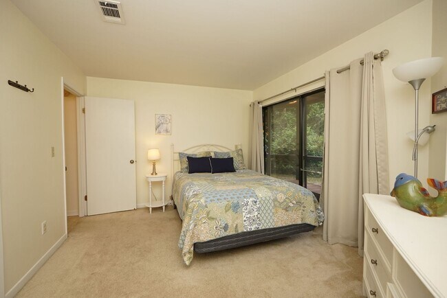 Building Photo - First Floor Condo in Bluewater Bay