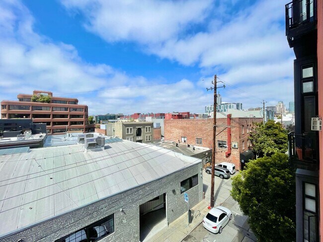 Building Photo - 200 Townsend St