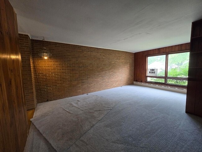 Building Photo - 721 N Carroll Ave