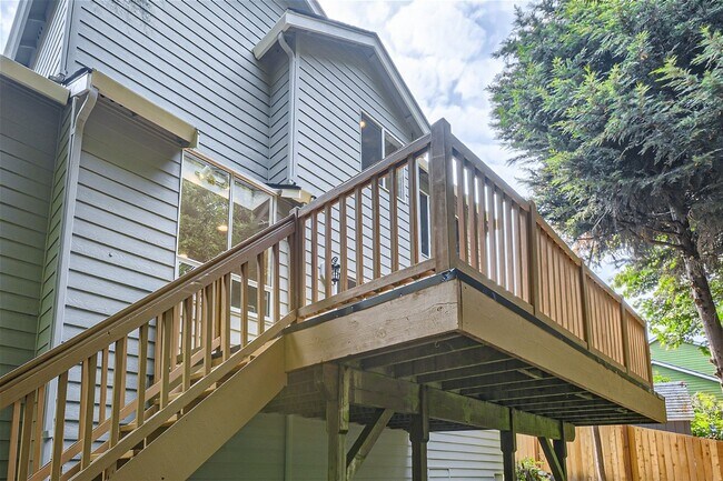 Building Photo - Spacious 4-Bedroom Home in Kenmore | Private Greenbelt Setting + Landscaping Included