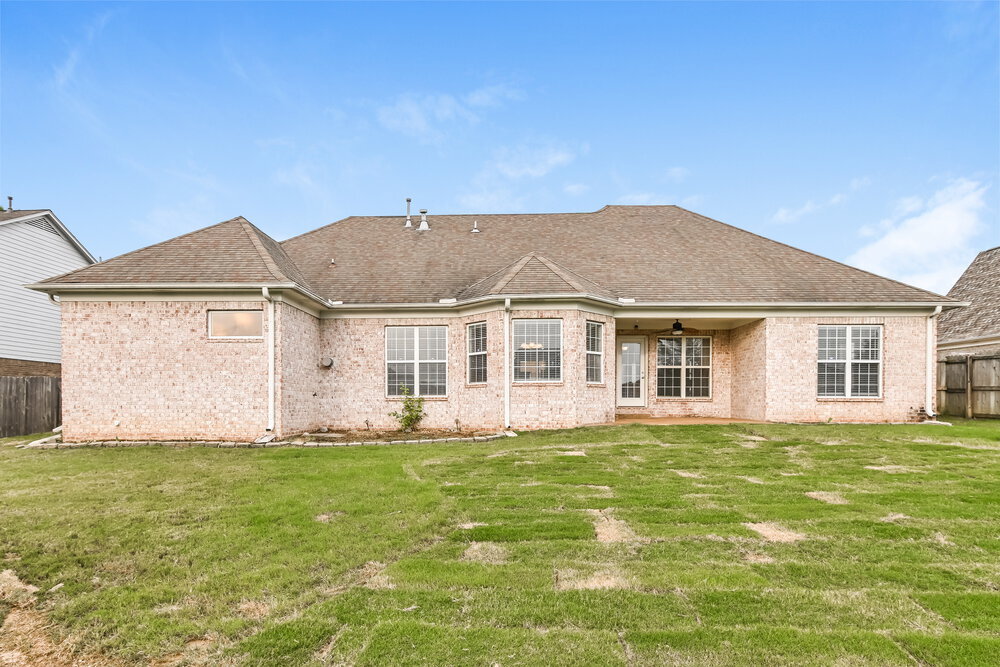 Building Photo - 4199 Sidlehill Dr