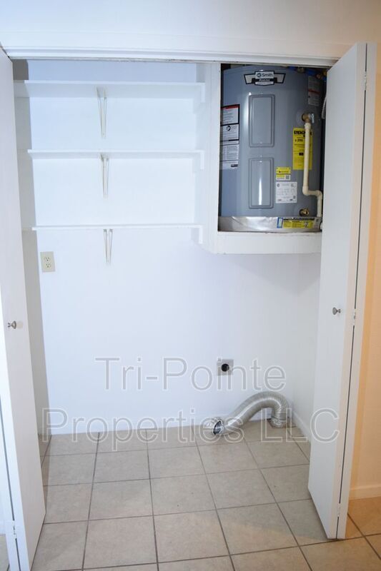 929 Meadowlark Cir 929 Meadowlark Cir Granbury TX 76049 Apartment