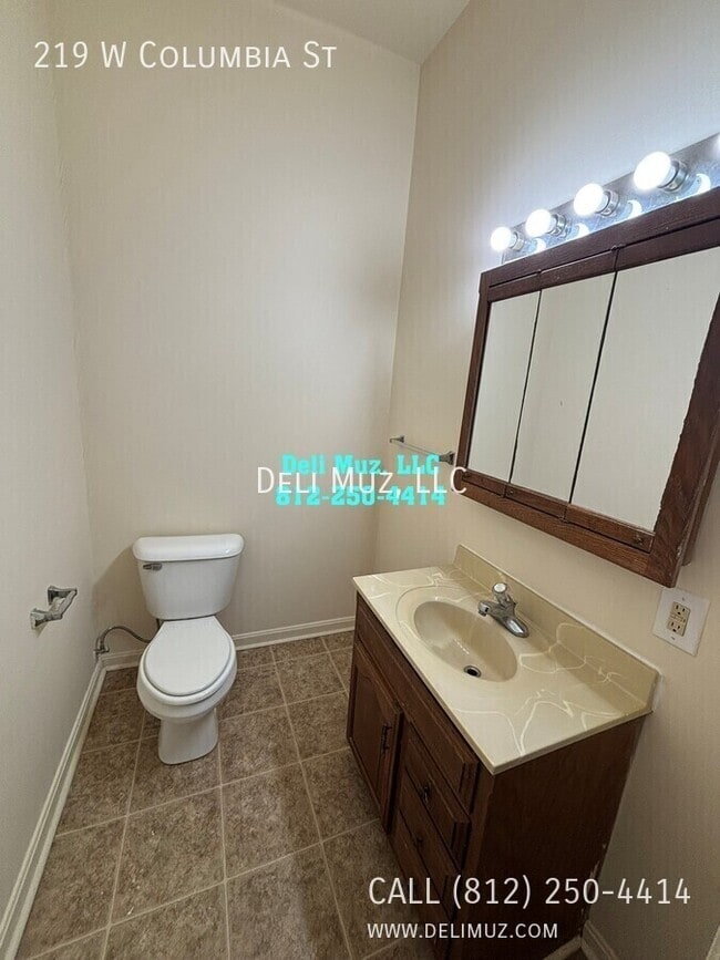 Building Photo - 219 W Columbia St