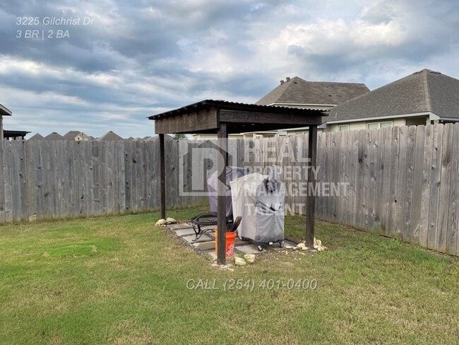 Building Photo - 3225 Gilchrist Dr