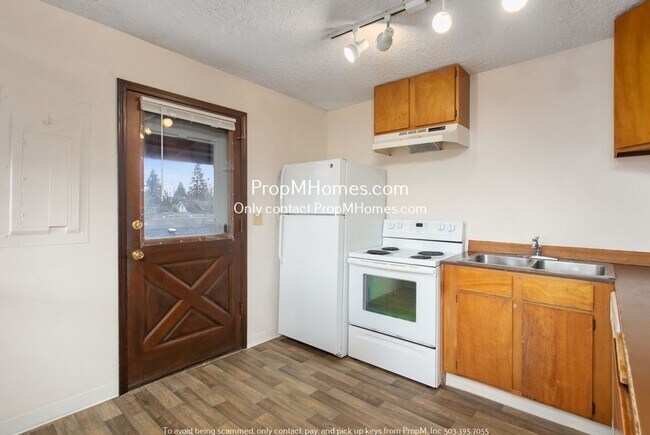 Building Photo - 1102 SE Umatilla St