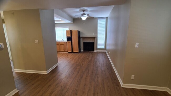 living dining - 1471 S Wooster St