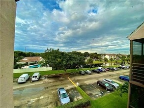 Building Photo - 3700 N Pine Island Rd