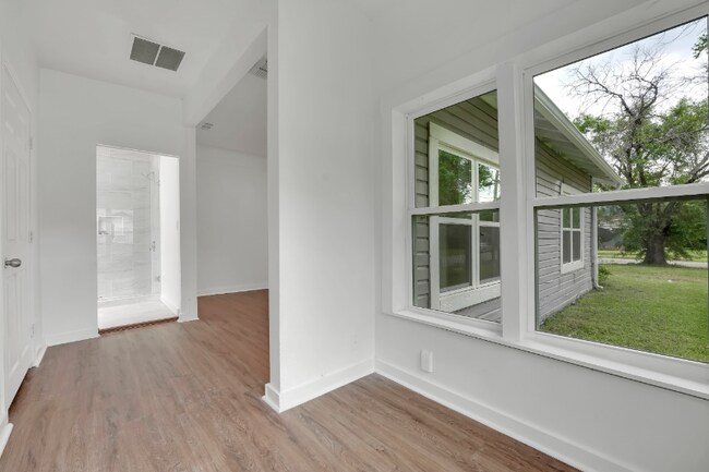 Building Photo - 610 Williams Ave