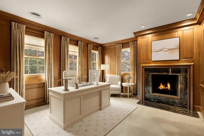 Building Photo - 221 Chain Bridge Rd