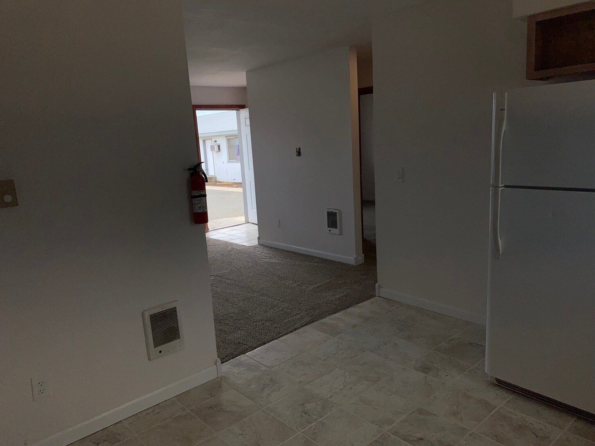 Building Photo - 404 W 5th Ave