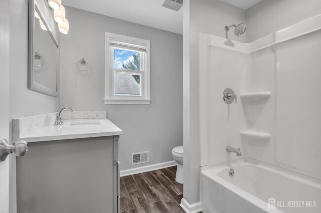 Building Photo - 1067 Riverton St