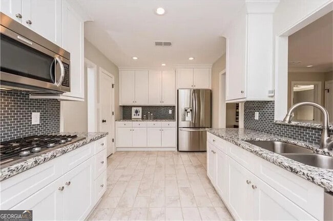 Building Photo - 311 Delmont Dr NE