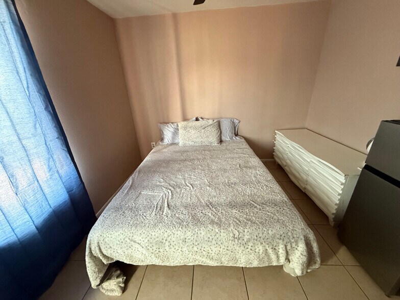 Building Photo - 4913 W Granada Rd