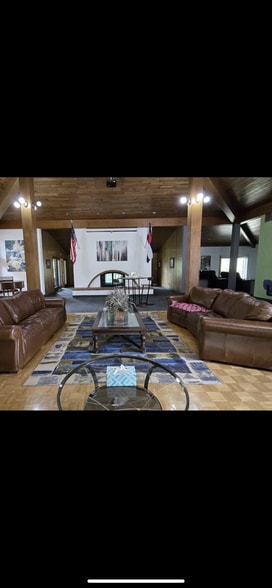 Building Photo - 1250 Golden Cir