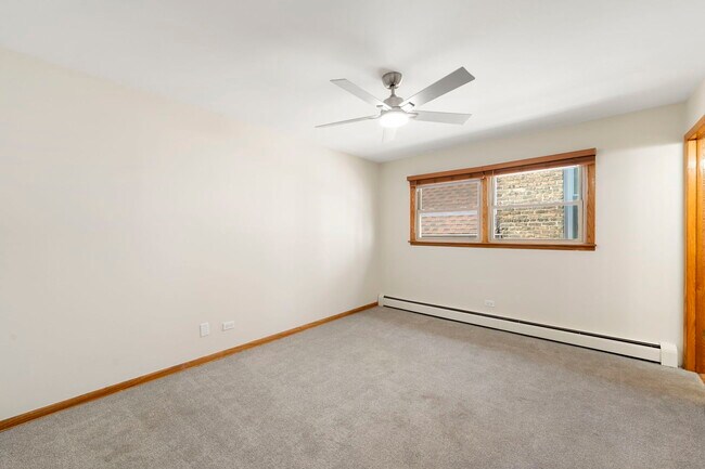 Building Photo - 5400 W Dakin St