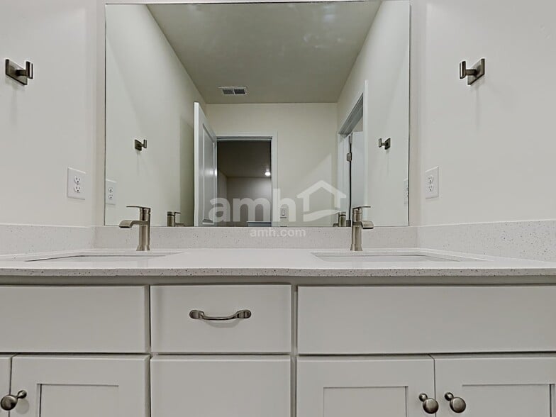 Building Photo - 1336 Alderleaf Ave