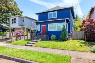 Building Photo - 4bed/2 bath Portland Charmer