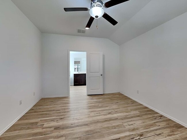 Building Photo - 502 Pecan Landing Ln