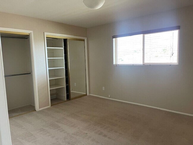 Building Photo - WOW!!! On the Hill with Endless Views - Contact Property Pros Property Management