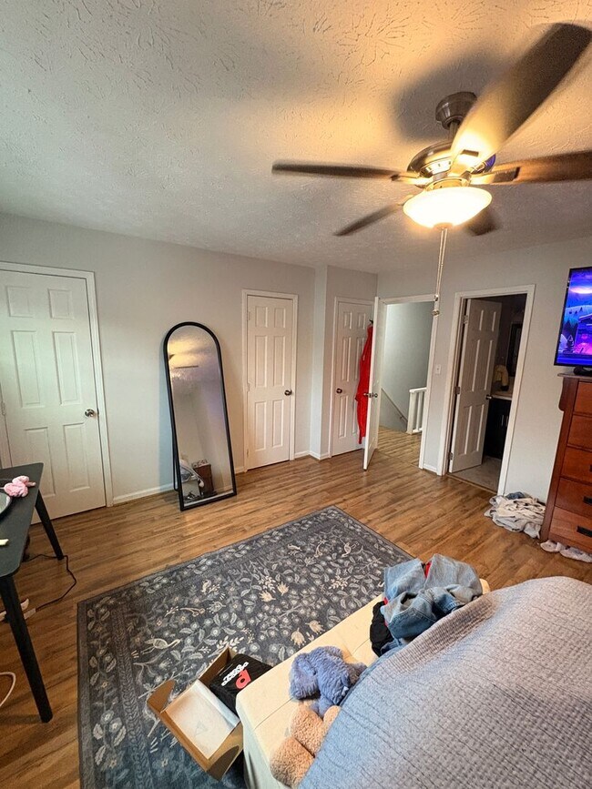 Building Photo - JAMESTOWN #30 | 2B/2.5B PRELEASING