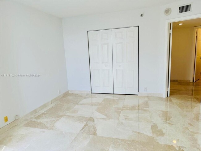 Building Photo - 2 bedroom in Aventura FL 33180