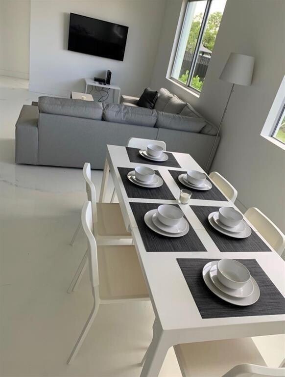 Building Photo - 510 Foster Rd