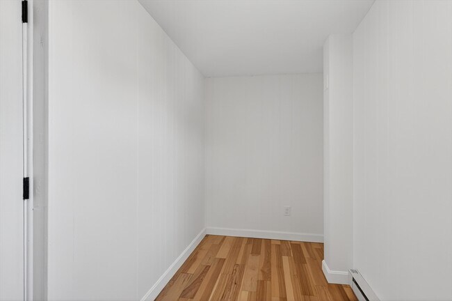 Building Photo - 28 Ekman St