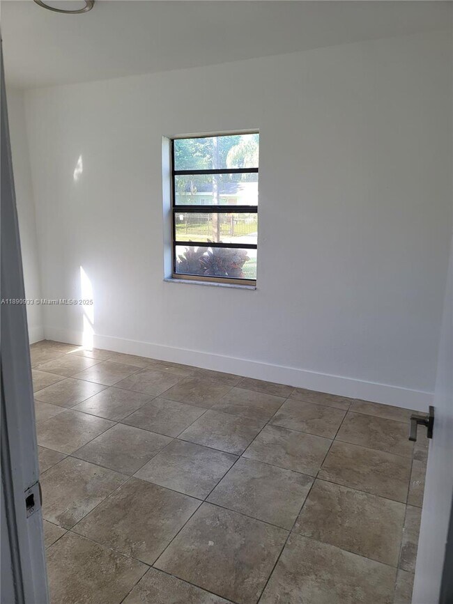 Building Photo - 15401 NW 27th Pl