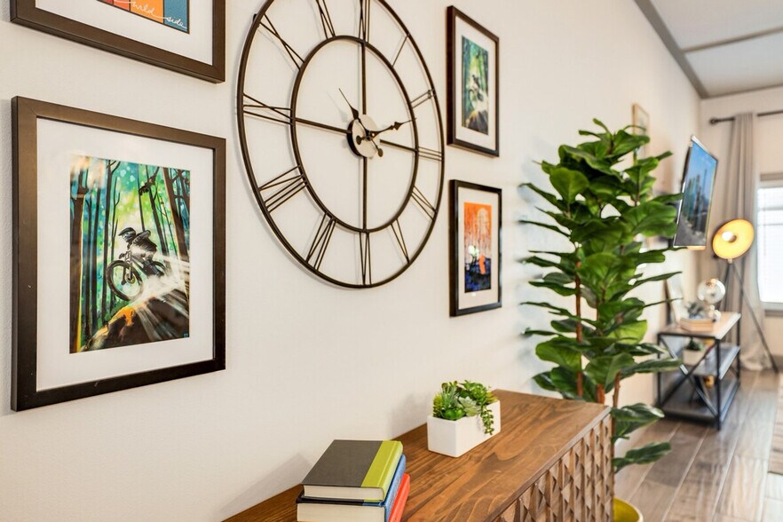 Building Photo - 414 NW Retreat Ln