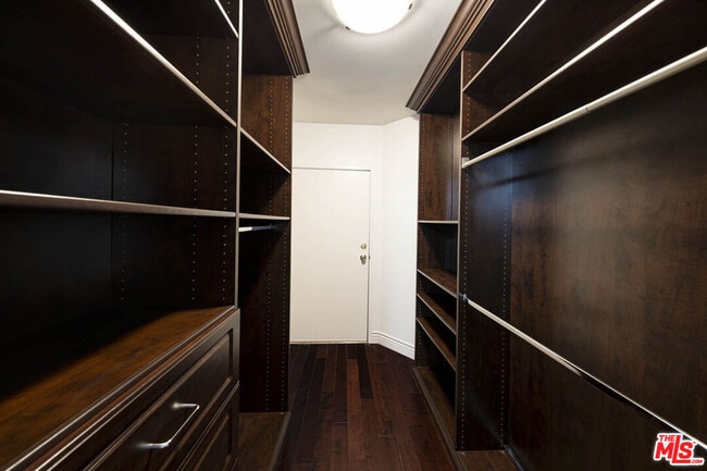 Building Photo - 1131 Alta Loma Rd