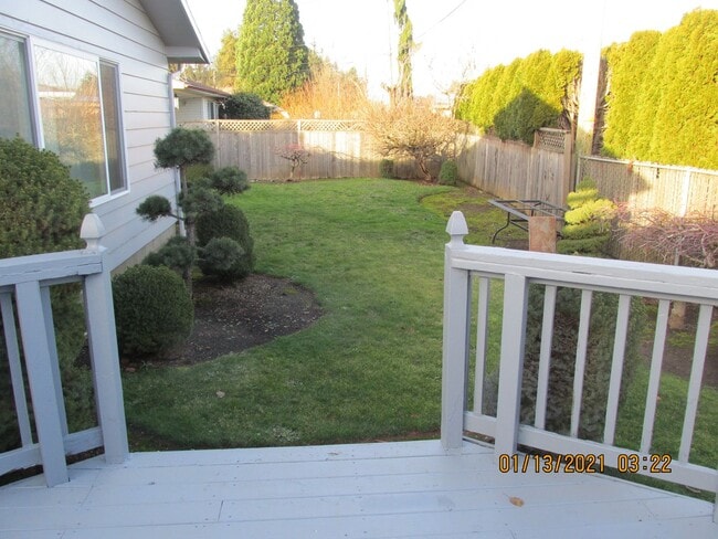 Building Photo - Remodeled !  Hardwood Flooring Throughout & New Carpet in Bedrooms, Tile, Granite, Large Living r...