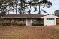 Building Photo - Beautiful 3 bedroom/2 bath with Garage and Central Air & Heat!