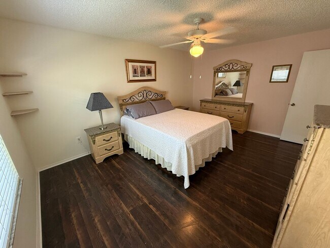 Building Photo - Delightful Unfurnished, 2 bed, 2 Bath Patio Villa available for ANNUAL LEASE