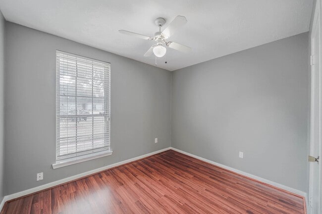 Building Photo - 10910 Vanderford Dr