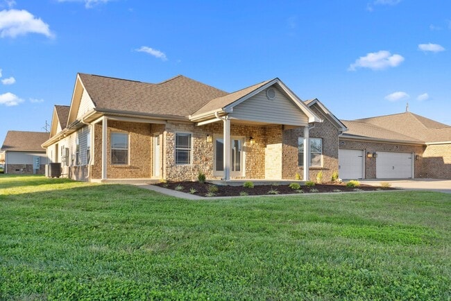 Building Photo - 585 Regency Cir