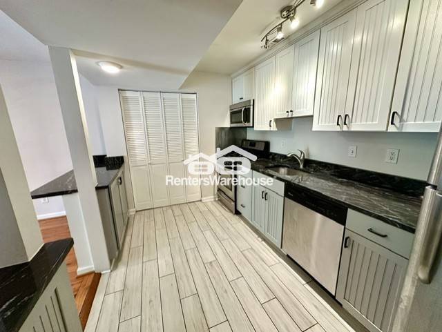 Building Photo - 943 Oella Ave