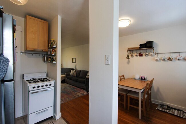 Building Photo - Cherniss Townhouses