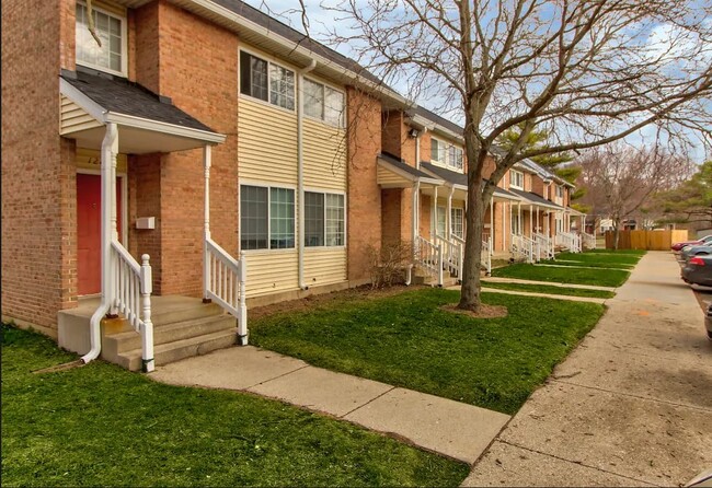 Community Exterior - Arbor Pointe Townhomes