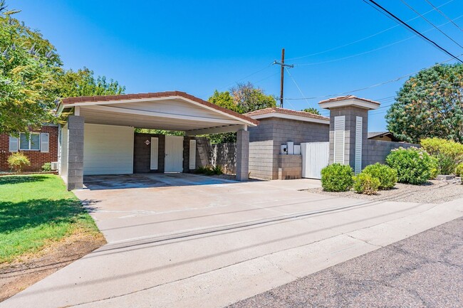 Building Photo - Classic Red Brick Beauty in Prestigious No...