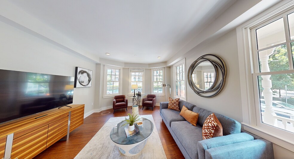 Building Photo - 380 Harvard St