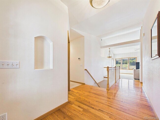 Building Photo - 1185 S Park Dr