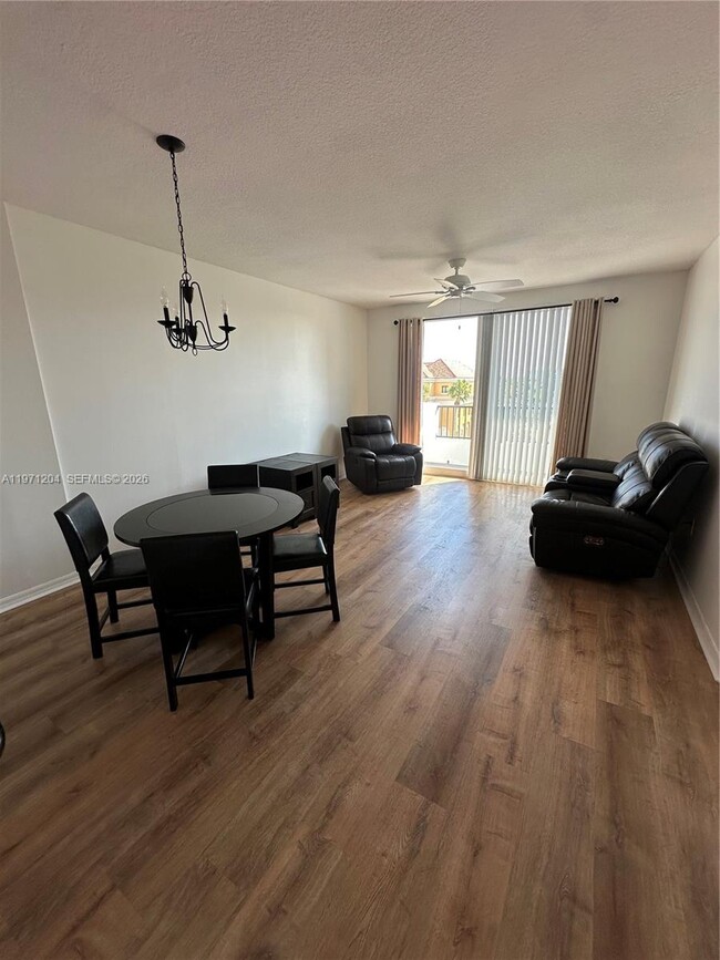 Building Photo - 2421 NE 65th St