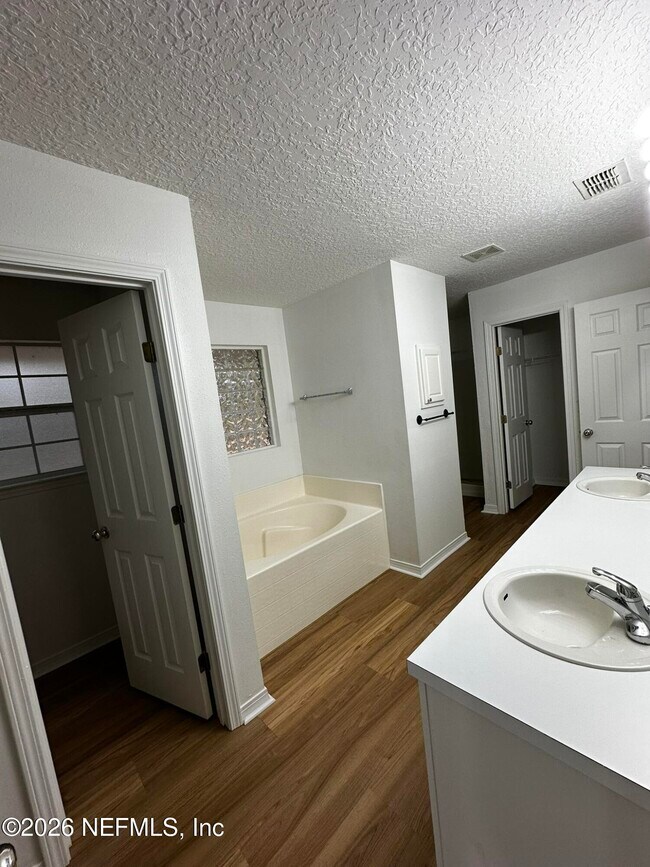 Building Photo - 1305 Hawks Crest Dr