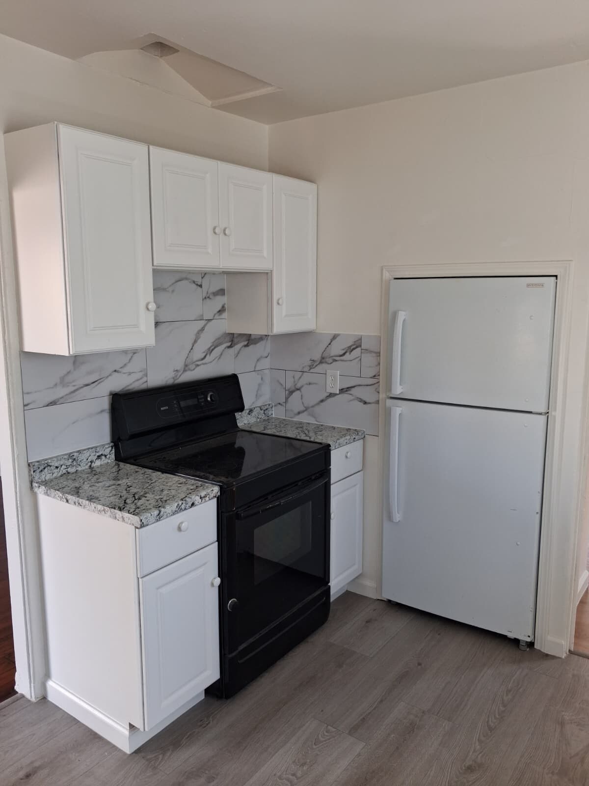 Building Photo - 626 Emory St