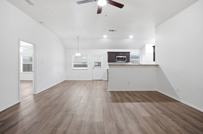 Building Photo - Beautiful 3BD Home on Corner Lot with Fenced Yard & 2-Car Garage in Sonterra