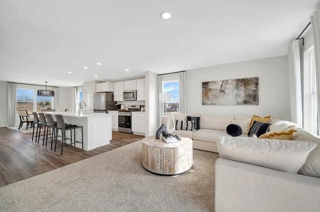 Building Photo - 438 Lakeshore Ct