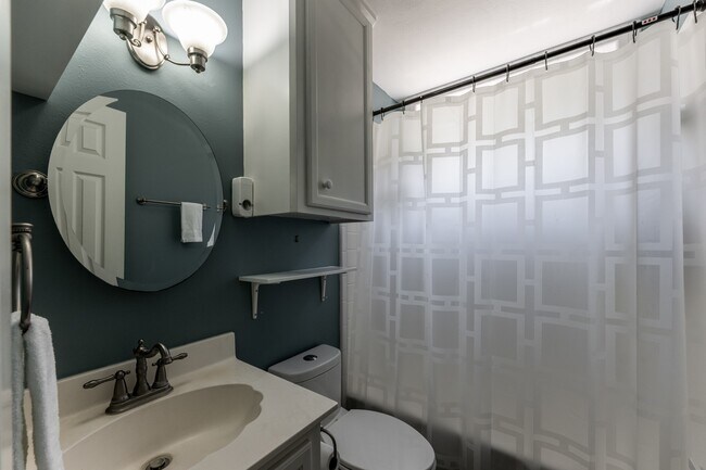 Building Photo - 1002 Amesbury Ct