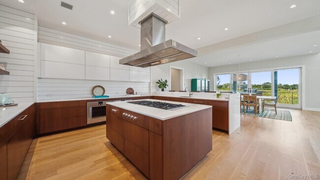 Building Photo - 102-192 Dune Rd