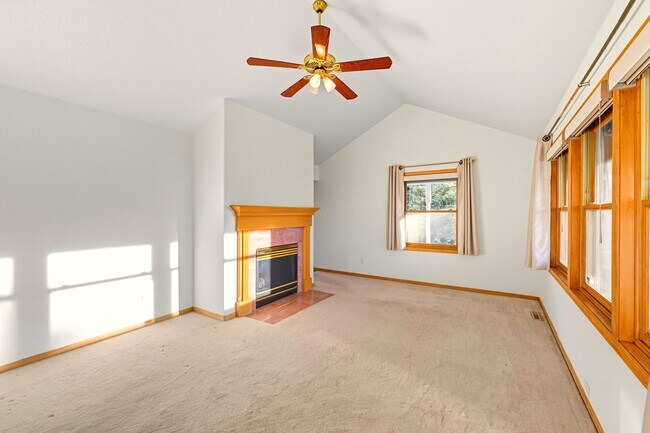 Building Photo - Peaceful Country 4 Bed, 3 Bath Home in Eli...