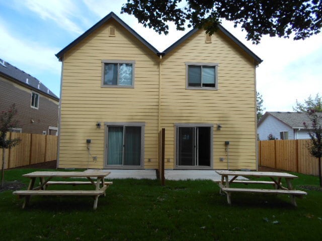 Building Photo - 646 SW Taft St